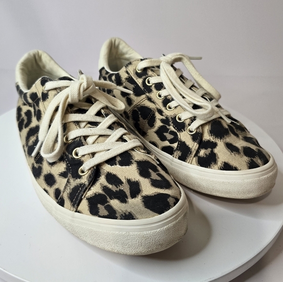 ⭐️40% Off⭐️ Old Navy Court Sneakers in Leopard. - Picture 2 of 8